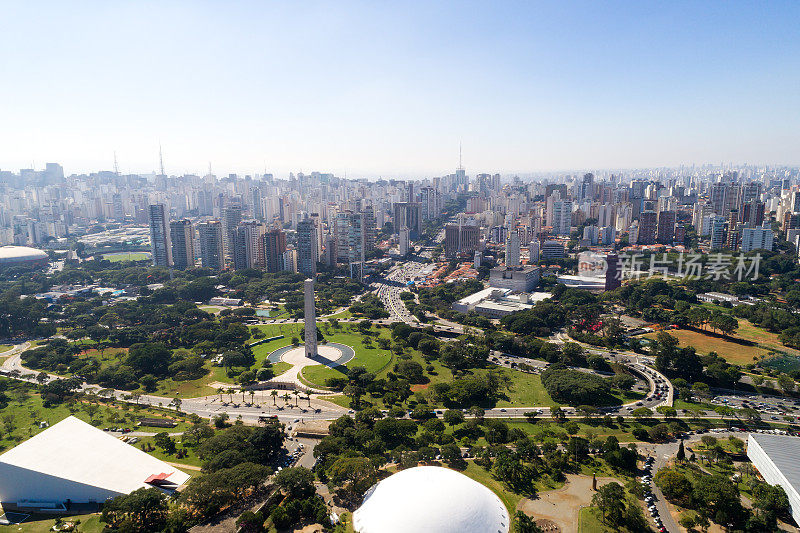 鸟瞰图Ibirapuera公园和23 de Maio大道在圣保罗，巴西